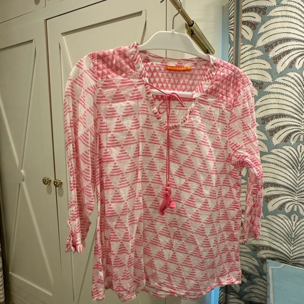 Oliphant top. Size small.